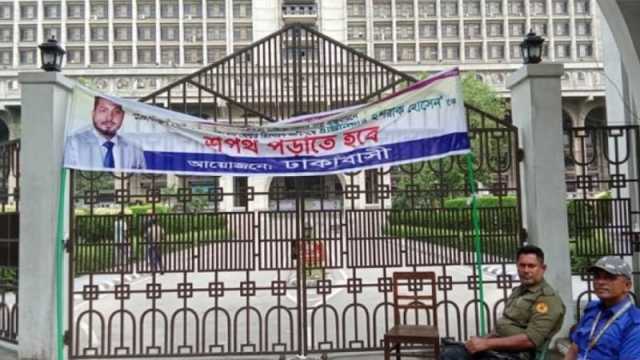 ইশরাককে শপথ না পড়ালে নগর ভবনের তালা খুলবেন না আন্দোলনকারীরা