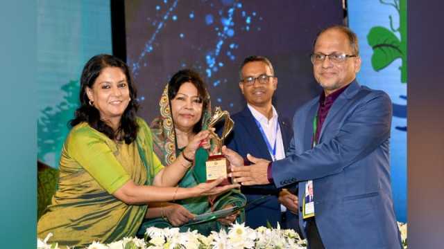 জাতীয় পরিবেশ পদক পেলেন মুনীর চৌধুরী