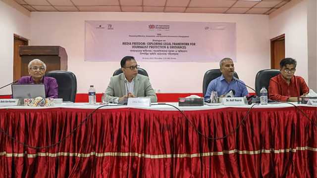 সংবাদপত্রের প্রতি আস্থার সংকট দলীয় লেজুড়বৃত্তি করায়