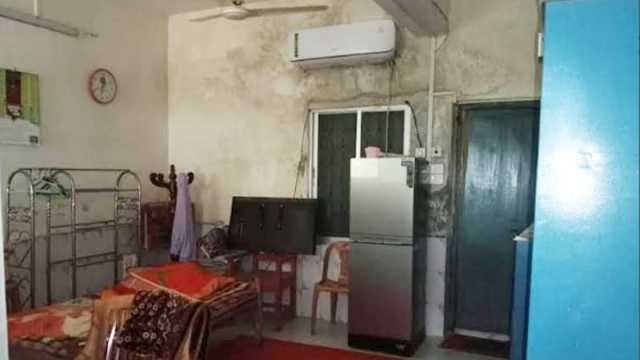 শ্রেণিকক্ষকে শয়নকক্ষ বানালেন উপাধ্যক্ষ