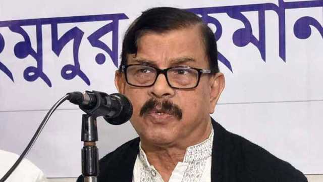 প্রধান উপদেষ্টা জবাব দেন না, মিষ্টি হাসি দিয়ে বিদায় করে দেন: মান্না
