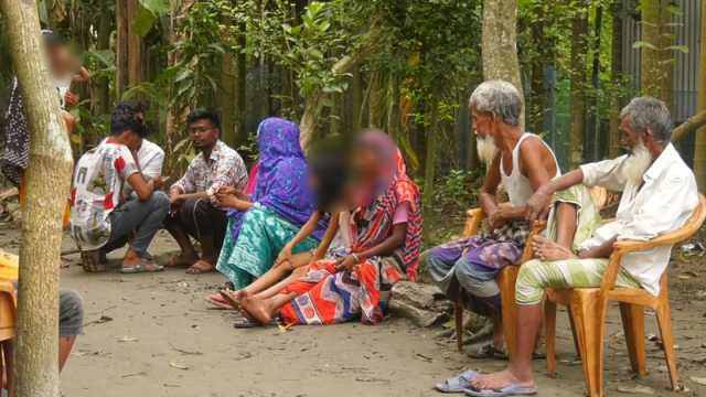 ঢাকঢোল পিটিয়ে ৭ পরিবারকে ‘সমাজচ্যুত’ 