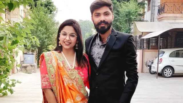 সাধভক্ষণে এসে লন্ডনে ফেরা হলো না বৈভব-জিনালের