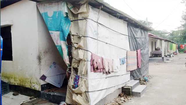 ৬ মাস ধরে খোলা আকাশের নিচে ৩১টি পরিবার