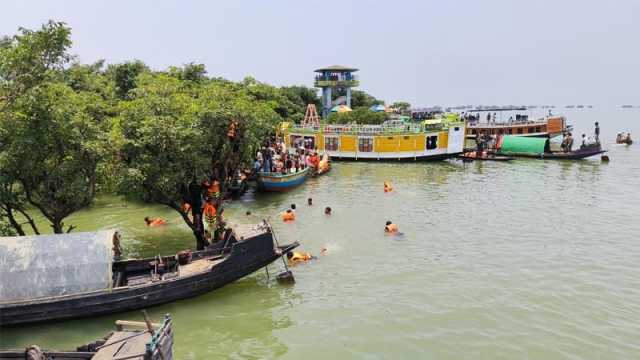 নিস্তব্ধ পাহাড়ের পাদদেশে মুখরিত টাঙ্গুয়ার হাওর