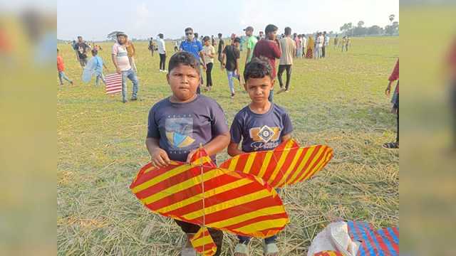 তুলশীগঙ্গার তীরে সন্ন্যাসতলীর শতবর্ষী ঘুড়ির মেলা