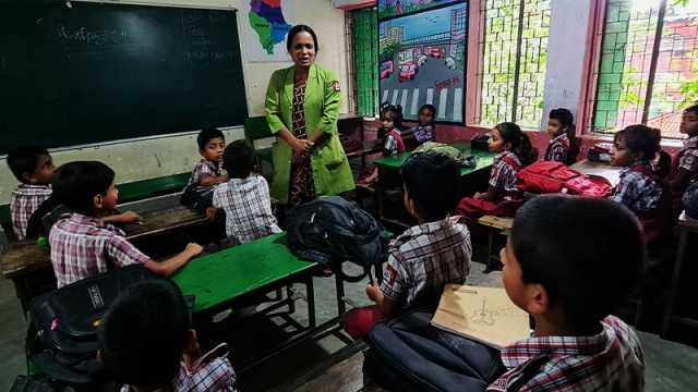 সেরা প্রধান শিক্ষিকা: শিক্ষক হয়ে ওঠার কারিগর বাবা