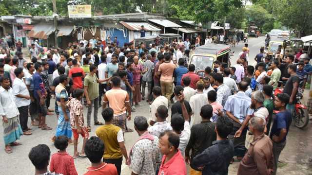 সন্ত্রাসীর পা কেটে আনলে লাখ টাকার পুরস্কার
