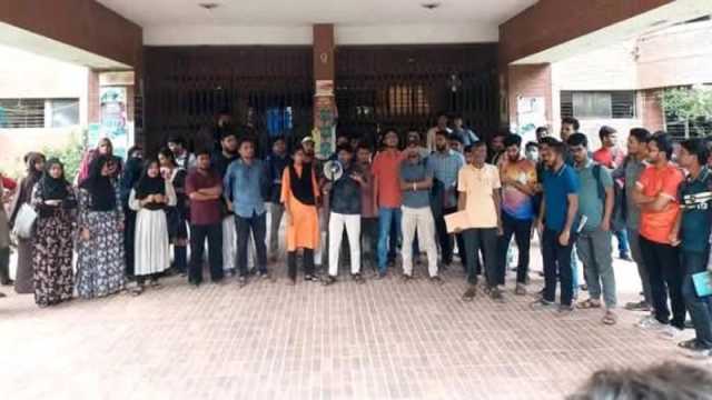 জাবিতে সেই ব্যাটারিচালিত অটোরিকশা ফেরানোর দাবি