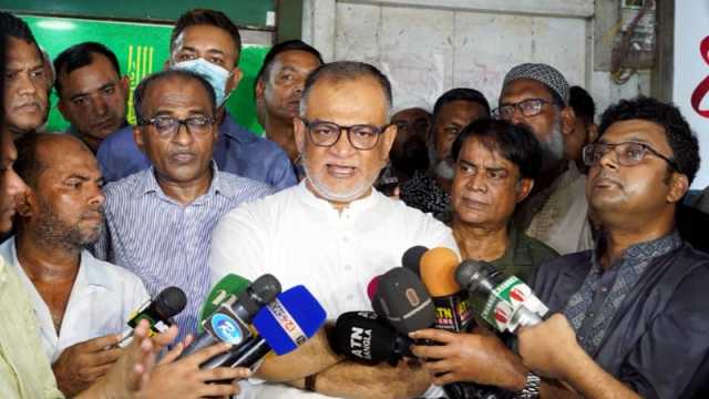 সরকারের বেঁধে দেওয়া দামেই বিক্রি হচ্ছে চামড়া: বাণিজ্য উপদেষ্টা 