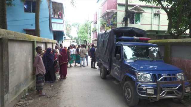 ফরিদপুরে বদ্ধঘরে মায়ের মরদেহ, মেয়েকে উদ্ধার করল পুলিশ