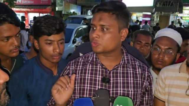 সরকারি কর্মকর্তা-কর্মচারীরা ‘এক্সকিউজ’ দেওয়ায় প্রশিক্ষণপ্রাপ্ত : হাসনাত আবদুল্লাহ
