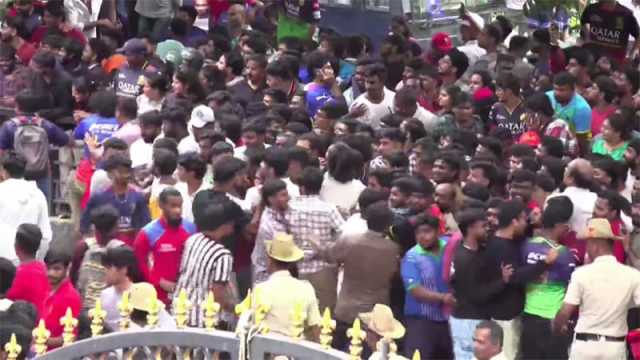 আরসিবির জয়োৎসবের মধ্যে বেঙ্গালুরুতে পদদলিত হয়ে ১১ মৃত্যু