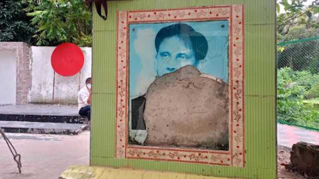 বীর মুক্তিযোদ্ধা রফিকুল ইসলামের ম্যুরাল ভেঙেছে দুর্বৃত্তরা
