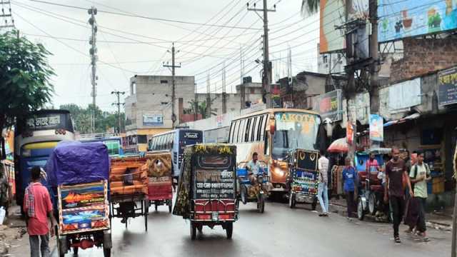সরানো হচ্ছে নওগাঁর ঢাকা বাসস্ট্যান্ড