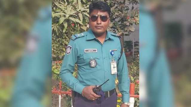 এসআইকে মারধর করে পুলিশে হস্তান্তর