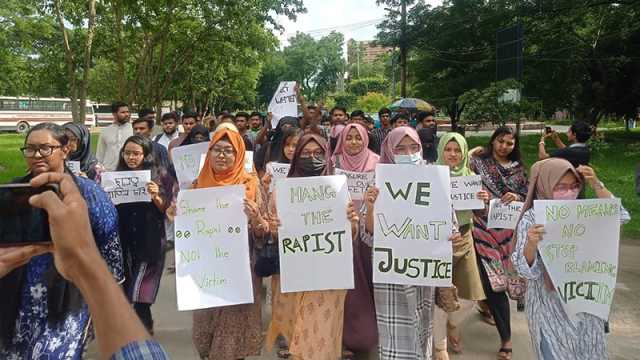 শাবি ছাত্রীকে অচেতন করে ধর্ষণ, দুই সহপাঠী গ্রেপ্তার