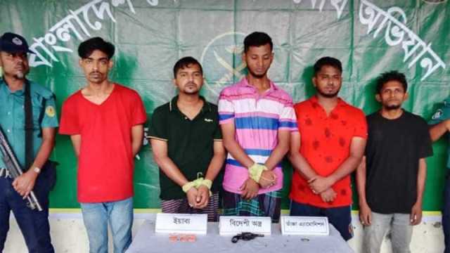 ছাত্রদলের তিন নেতাসহ আটক ৫, রিভলবার-গুলি উদ্ধার