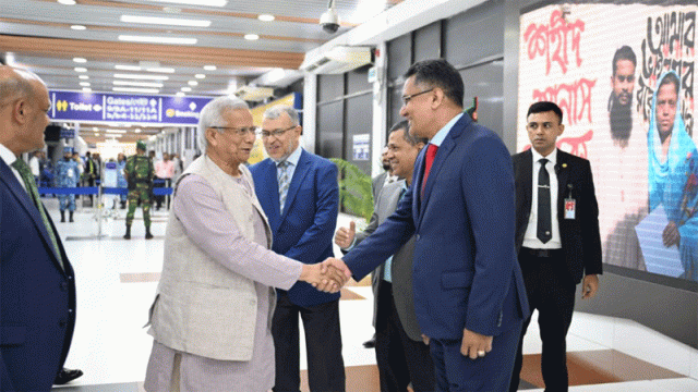 দেশে ফিরেছেন প্রধান উপদেষ্টা