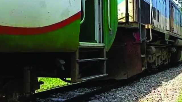 ইঞ্জিন বিকল, মাঝপথে সাড়ে ৩ ঘণ্টা আটকা কক্সবাজার এক্সপ্রেস 