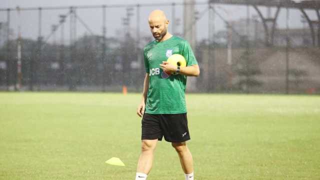 ক্যাবরেরার কৌশল নিয়ে প্রশ্ন