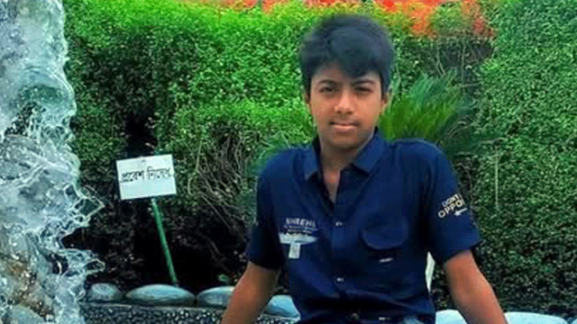 গাছের সঙ্গে মোটরসাইকেলের ধাক্কা, প্রাণ গেল স্কুলছাত্রের