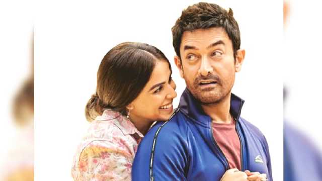 আমিরের সফরসঙ্গী জেনেলিয়া