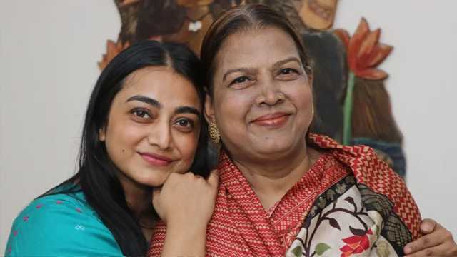 মা হারালেন অর্ষা, ছুটির দিনে হাসপাতালে সেবা নিয়ে ক্ষোভ ইমরানের