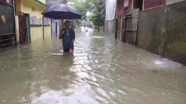 আসামে ১৩২ বছরের রেকর্ড ভাঙা বৃষ্টি