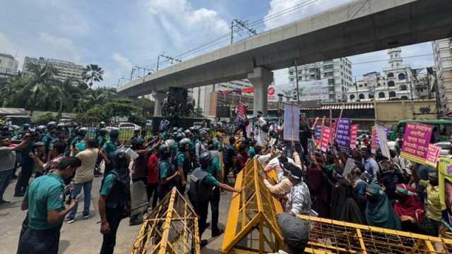 প্রধান উপদেষ্টার বাসভবন অভিমুখে মিছিল নিয়ে গণঅভ্যুত্থানের বিদেশফেরতপ্রবাসীরা
