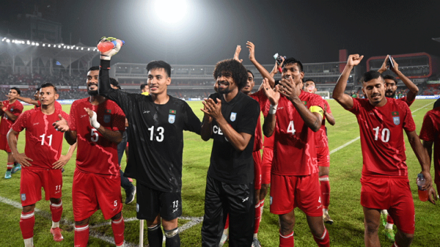 ক্রিকেট ভালোবাসলে বুঝি ফুটবলকে ভালোবাসা যায় না