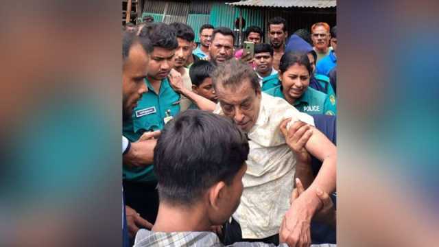 খুলনায় আওয়ামী লীগ নেতাকে মারধর করে পুলিশে হস্তান্তর 
