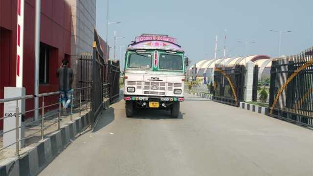 বেনাপোল বন্দরে আমদানি-রপ্তানি ১০ দিন বন্ধ