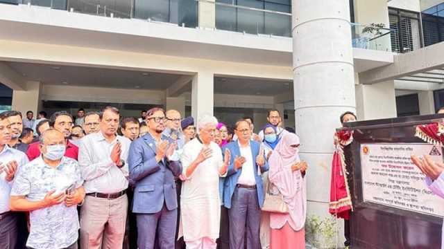 চট্টগ্রামে বিএসটিআই ভবন উদ্বোধন করলেন জুলাই শহীদের মা