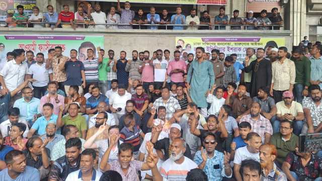 ইশরাক সমর্থকদের আন্দোলনে ফের অবরুদ্ধ নগর ভবন, সেবা বন্ধ 