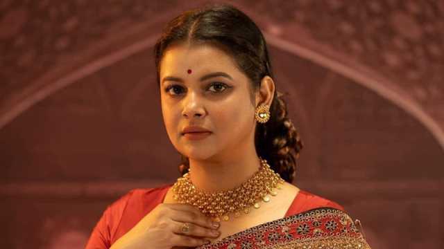জাতি হিসেবে আমরা বেহায়া ও নির্লজ্জ, কেন বললেন শবনম ফারিয়া
