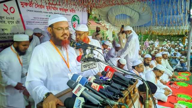 বিএনপির কাছে নিজ দলের কর্মীরাও নিরাপদ নন
