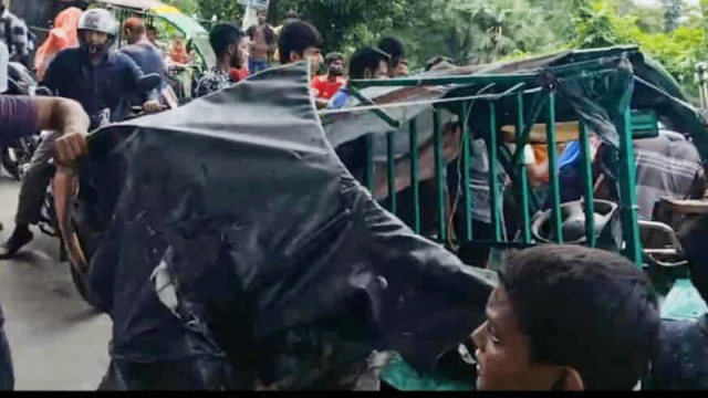 খুলনায় ট্রাকের ধাক্কায় প্রাণ গেল ইজিবাইকের ২ যাত্রীর