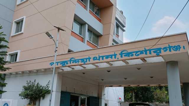 ঈদে বাড়ি ফেরা হলো না হাফেজ সারোয়ারের