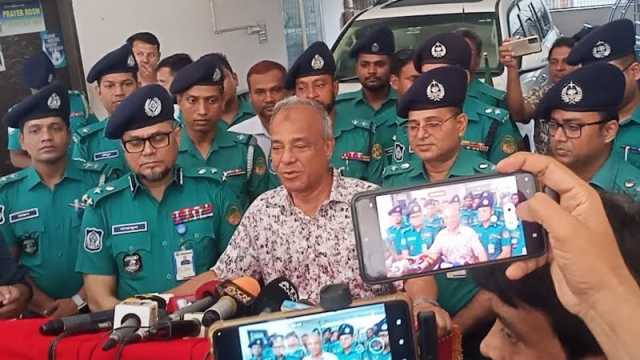 রিমান্ডে জিজ্ঞাসাবাদের জন্য কাঁচের মতো স্বচ্ছ ঘর করা হবে: স্বরাষ্ট্র উপদেষ্টা