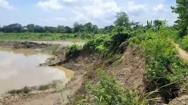 ফটিকছড়িতে হালদায় ভাঙন, ঝুঁকিতে হাজারো মানুষ