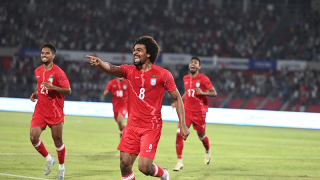 হামজাকে দলে চায় চ্যাম্পিয়ন্স লিগের দল 