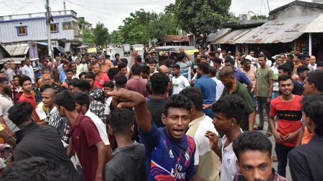 ইউপি চেয়ারম্যানকে পিটিয়ে আহত: অভিযুক্তের পা কাটতে লাখ টাকার পুরস্কার ঘোষণা