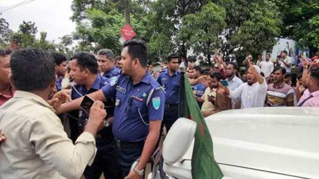 জাফলংয়ে দুই উপদেষ্টার গাড়িবহরে বাধা: ১৭ বিশিষ্ট নাগরিক ও ১৯ সংগঠনের নিন্দা