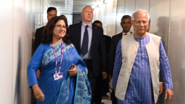 লন্ডনে পৌঁছেছেন প্রধান উপদেষ্টা