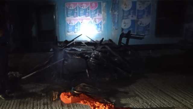 লালমনিরহাটে জাতীয় পার্টির কার্যালয়ে তালা ভেঙে আগুন
