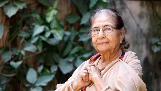 ৯০ বছর বয়সেও ক্যামেরার সামনে মিরানা জামান 
