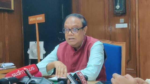 কিছু ব্যাংক একীভূত হবে, কর্মীদের আতঙ্কের কিছু নেই: গভর্নর