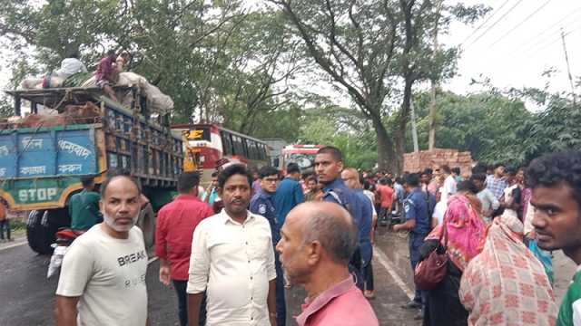 মাগুরায় সড়ক দুর্ঘটনায় ৩ মোটরসাইকেল আরোহী নিহত 