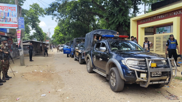 পুলিশের ওপর হামলা করে আসামি ছিনতাই: নবীগঞ্জে যৌথ বাহিনীর অভিযানে আটক ১৩